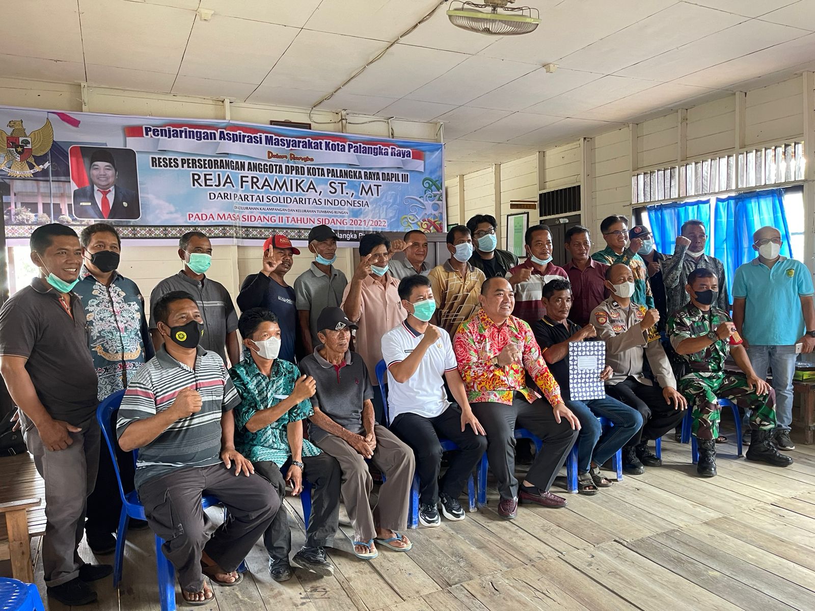 RESES : Anggota DPRD Kota Palangka Raya Ir. Reja Framika, ST MT melaksankan reses perseorangan di Kelurahan Tumbang Rungan, belum lama ini. DEWAN UNTUK KALTENG POS