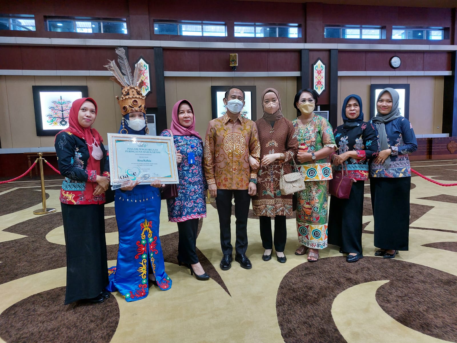 MENGIKUTI : Wali Kota Palangka Raya Fairid Naparin usai mengikuti kegiatan peringatan hari Kartini, beberapa waktu lalu. FOTO KOMINFO