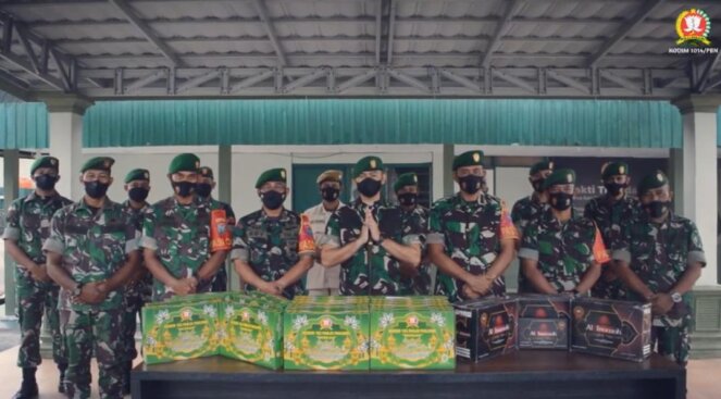 BINGKISAN RAMADAN : Dandim 1014/Pbn Letkol Arh Drajad Tri Putro, S.E., beserta jajaran mengucapkan terimakasih kepada Komandan Korem 102/Panju Panjung (Pjg) Brigjen TNI Yudianto Putrajaya, S.E.,M.M., atas bingkisan Ramadan yang dikirimkan, Rabu (27/04/2022). FOTO IST