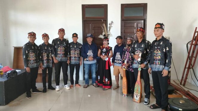 TIM - Inilah tim karungut dari kontingen Kabupaten Katingan, yang berhasil meraih prestasi terbaik pada ajang FBIM di Kota Palangka Raya. FOTO : HUMAS SETDA KATINGAN