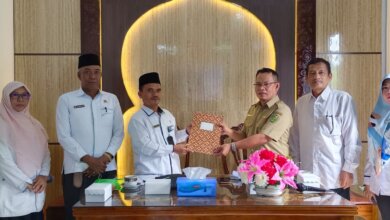 Kemenag Kota Palangka Raya memberikan paket penyertaan modal kepada 10 pelaku usaha