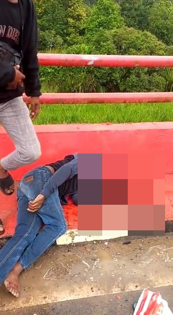 Terjungkal Hingga Terpental Keluar