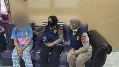 Anak Pasutri Korban Pembunuhan Didampingi Polisi