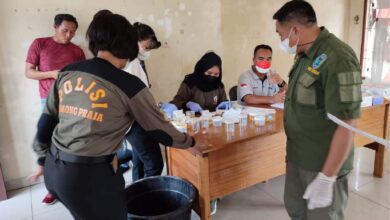 Anggota Satpol PP Jalani Tes Urine