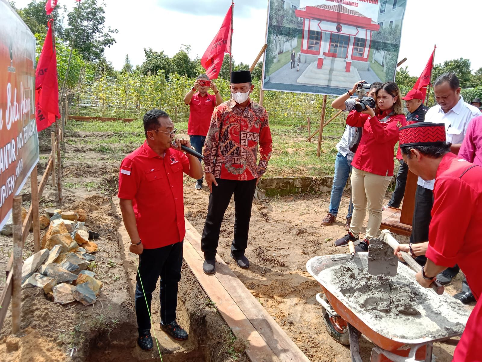 Sigit Hadiri Peletakan Batu Pertama Pembangunan Kantor Dpc Pdi P Sukamara Selalu