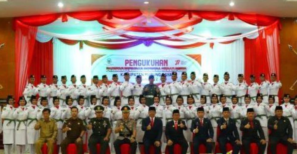 upati Murung Raya Kukuhkan 55 Anggota Paskibraka