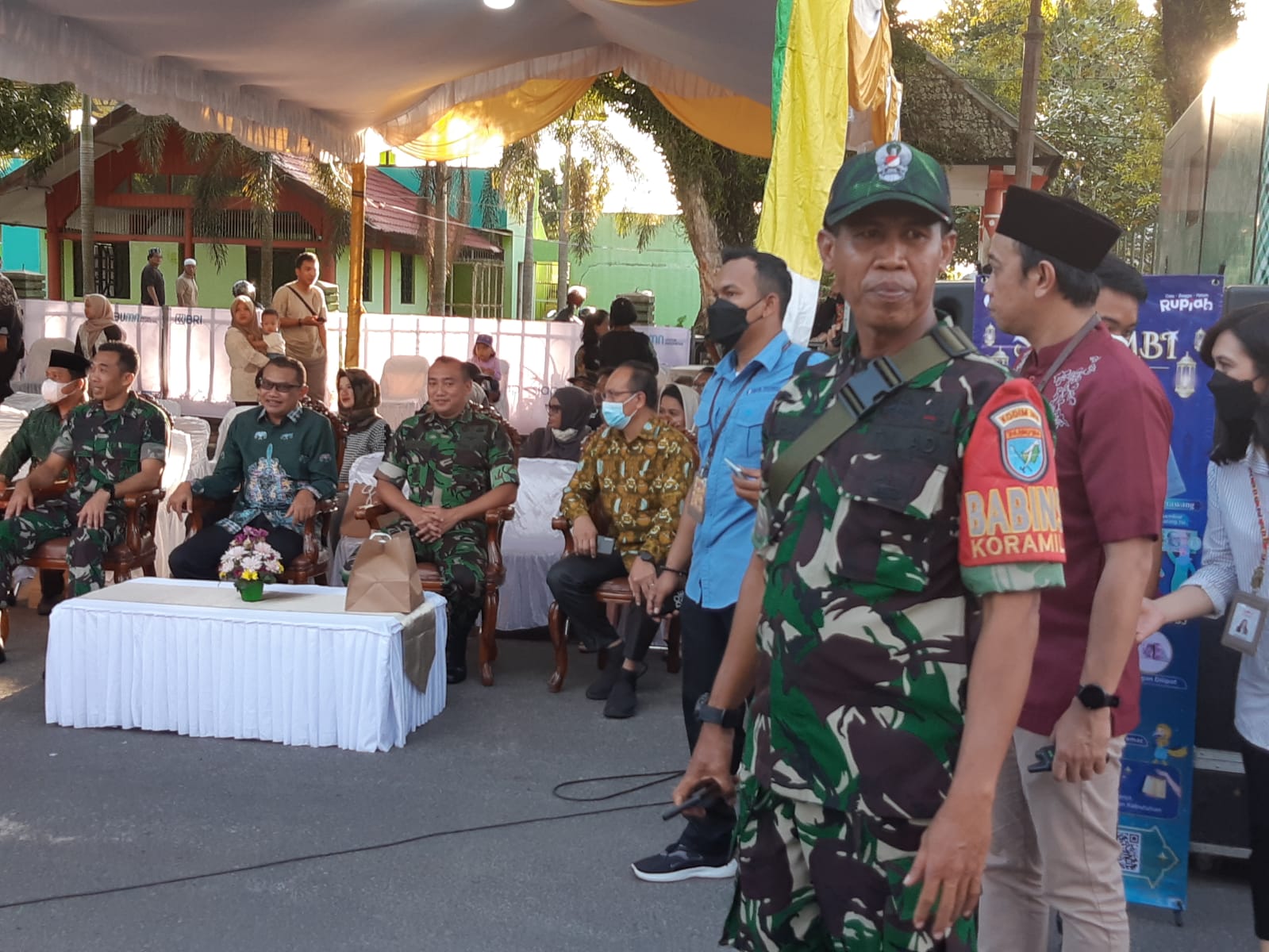 MENGHADIRI : Dandim 1016/Plk Letkol Czi Wiwid Wahyu Hidayat, saat menghadiri acara pembukaan Pasar Ramadhan oleh Wali Kota Palangka Raya Fairid Naparin, Kamis (23/03/2023). HUMAS UNTUK KALTENG.CO