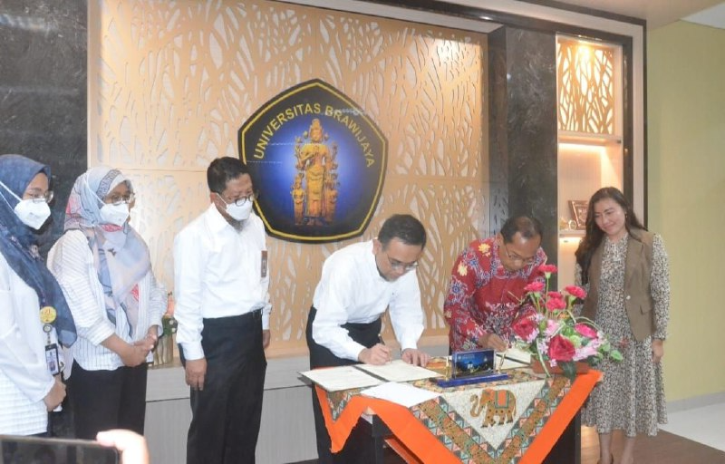 Kadinkes Kalteng dan Dekan FKUB Malang Teken PKS