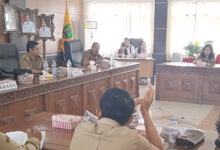 Pemkab Tanggung Biaya Kesehatan Warga Kurang Mampu H Surianor, Anggota DPRD Barito Utara Sukseskan Program Satu Desa, Lima Pengajar Langkah