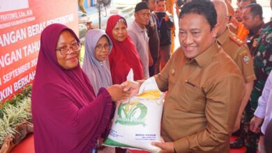 Simbolis Penyerahan Bantuan Beras Pemerintah