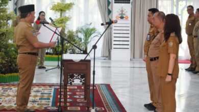 Gubernur H. Sugianto Sabran melantik sejumlah Pejabat