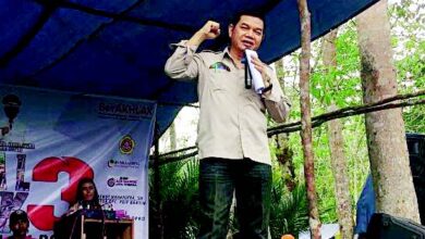 Bupati Barito Timur Ampera AY Mebas