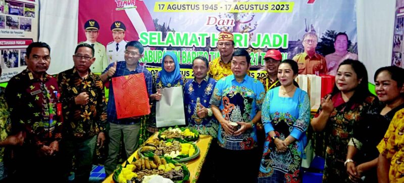 Bupati Barito Timur Ampera AY Mebas bersama Wabup