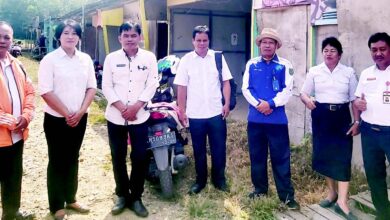 Kepala Diskominfosantik Bartim Dwi Aryanto didampingi Sekretaris Limer