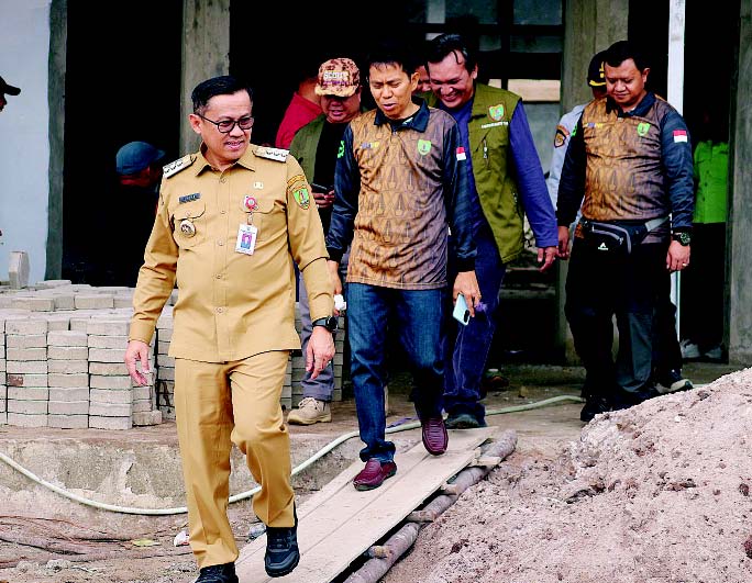Pj Bupati Meninjau Proyek