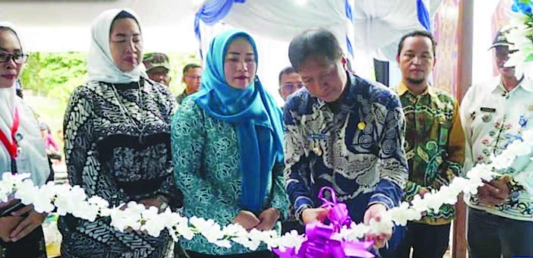 Pj Bupati Meresmikan Balai Kesenian di Desa Kandui