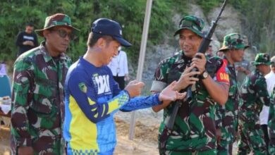 Plt Sekda Jufriansyah latihan menembak