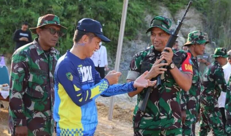 Plt Sekda Jufriansyah latihan menembak
