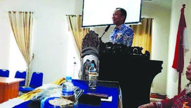Staf Ahli Bupati Bidang Ekonomi dan Keuangan Hery Jhon Setiawan saat pembukaan Bimtek Pengelolaan Badan Usaha Milik Desa (Bumdes)