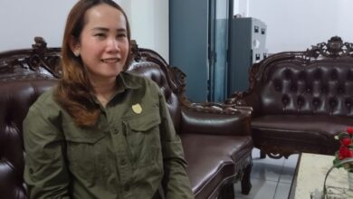 Anggota DPRD Gunung Mas Nomi Aprilia