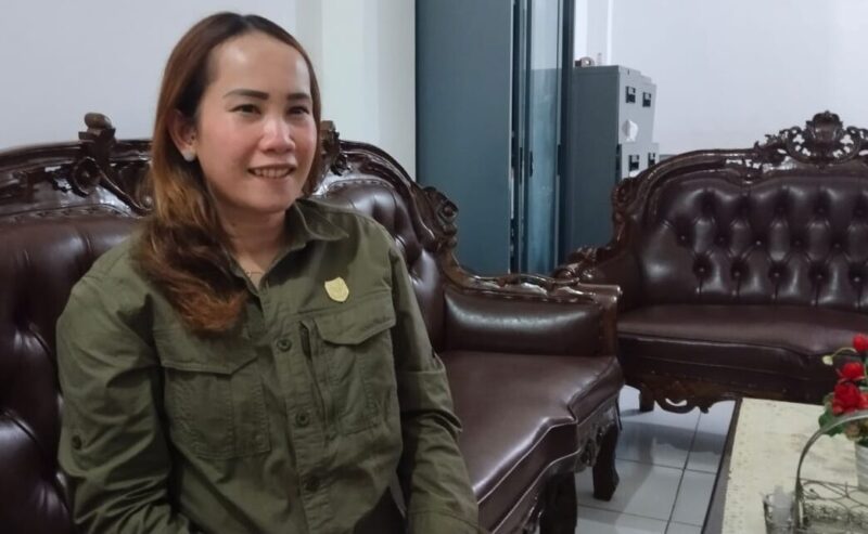 Anggota DPRD Gunung Mas Nomi Aprilia