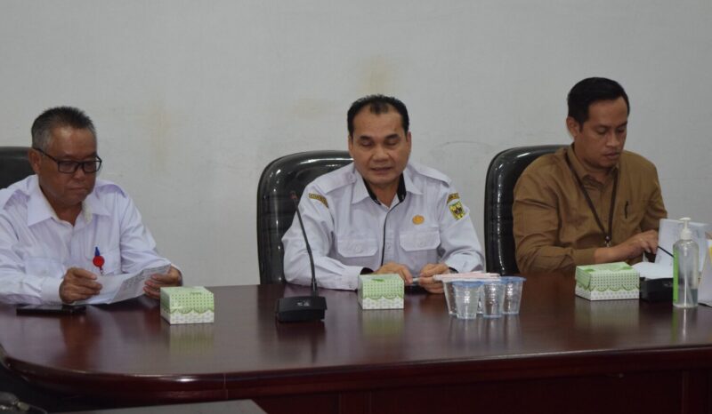 Kepala BPKAD Gunung Mas Hardeman Serang bersama Kepala DPMD
