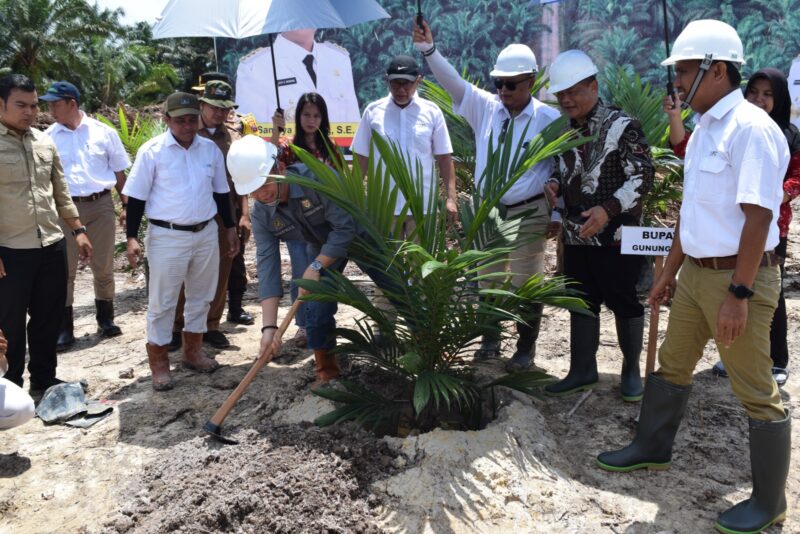 Bupati Gunung Mas Jaya S Monong bersama Forkopimda dan managemen PT ATA