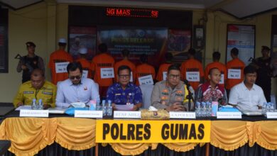 Kapolres AKBP Theodorus P Santosa dan didampingi Staf Ahli Bupati Guanhin