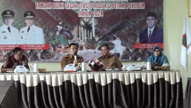 Plt. Kadisbun Kalteng Rizky R. Badjuri memberi arahan