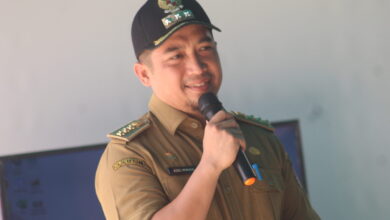 Camat Kamipang Ade Irwan