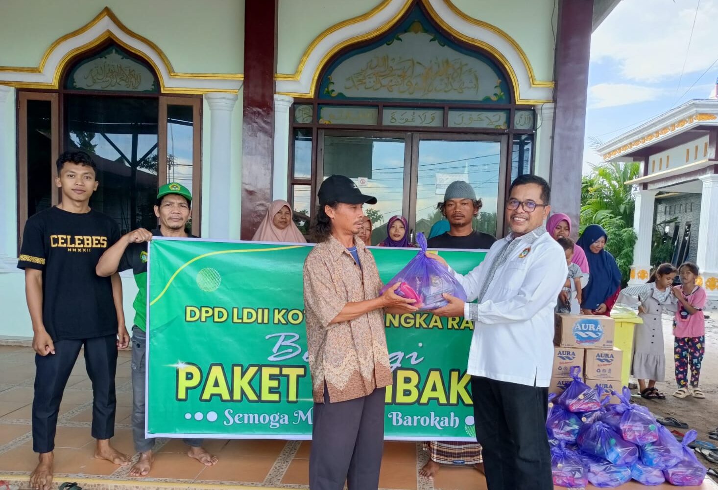 Bantuan Sembako di Masjid Almunawaroh jl sakan