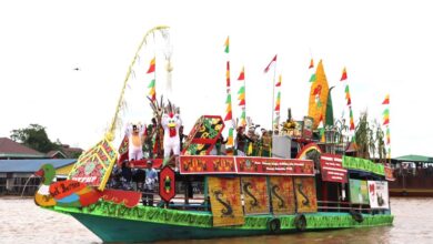Dinas TPHP Provinsi Kalteng Ikuti Lomba Perahu Hias dalam Festival Budaya Isen Mulang 2024