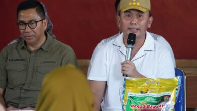 Gubernur Kalteng Sugianto Sabran Gratiskan 9.500 Paket Sembako di Lima Desa Kotawaringin Barat