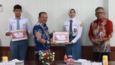 Sekda Nuryakin Lepas Calon Paskibraka Tingkat Pusat Utusan Provinsi Kalteng Tahun 2024