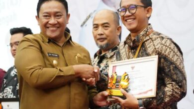 Wagub Edy Pratowo Serahkan Penghargaan Zero Accident ke Perusahaan di Kalteng
