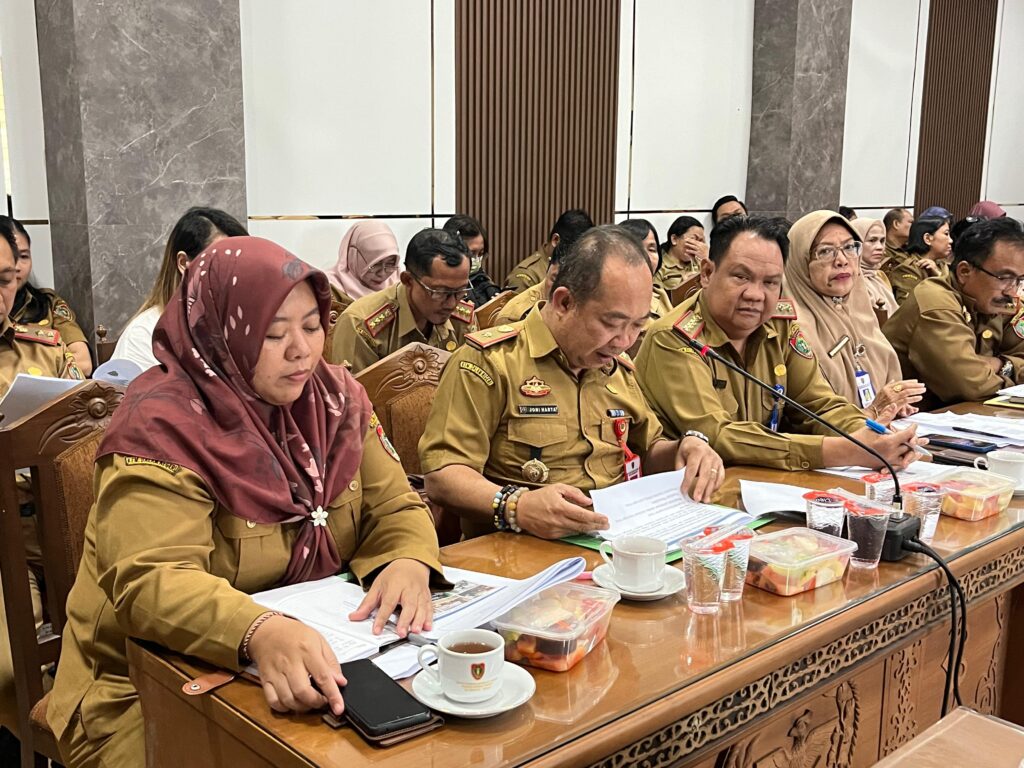 DLH Kalteng Mantapkan Program Kerja 2025 Bersama Komisi II DPRD