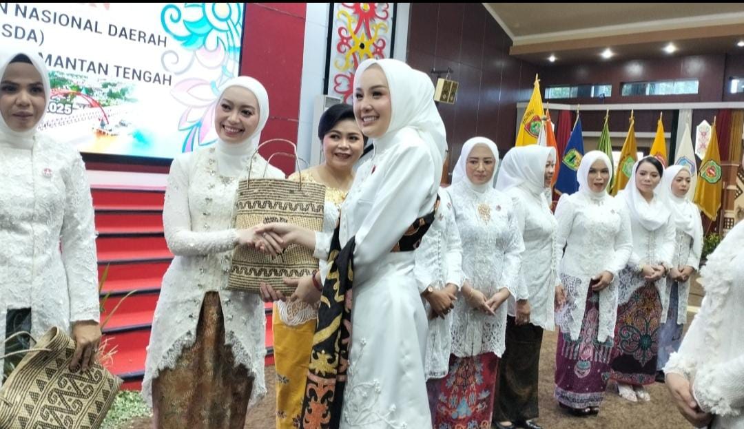 Ketua Dekranasda Kalteng Lantik Pengurus Baru, Dorong UMKM dan Kerajinan Lokal