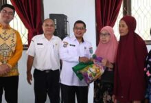 Pj Bupati Lamandau Said Salim, disela-sela kegiatannya saat menghadiri membuka operasi pasar murah