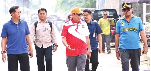 Pj Bupati Tinjau Rumah Lanting Tidak Layak Huni di Bantaran Sungai