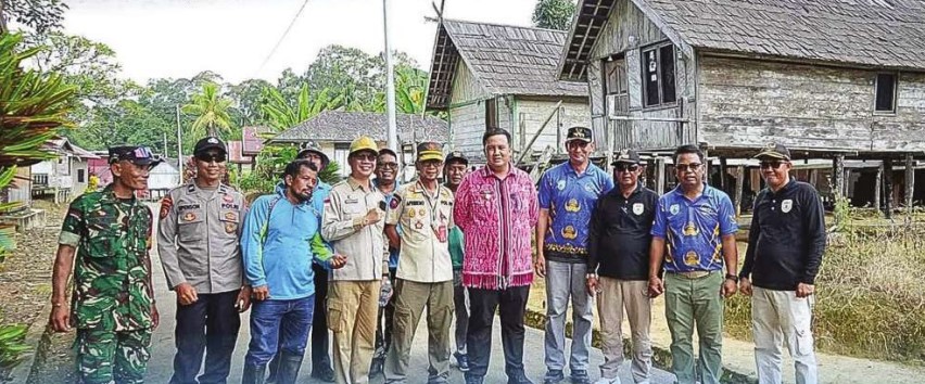 HADIR: Bupati Lamandau, Rizky Aditya Putra menghadiri penutupan BBGRM XXII, Tingkat Kecamatan Delang Tahun 2025, di lapangan Desa Riam Panahan, belum lama ini.