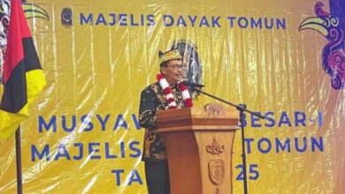 HADIR: Wakil Bupati Lamandau, Abdul Hamid di sela-sela kegiatannya menghadiri kegiatan Musyawarah Besar (Mubes) pertama Majelis Dayak Tomun (MDT), di GPU Lantang Torang, Selasa (29/7).