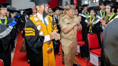 “Satu Rumah Satu Sarjana” Saat Hadiri Wisuda UPR