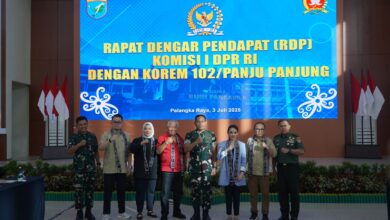 Danrem 102/Pjg Brigjen TNI Wimoko, S.E., M.Si., foto bersama jajaran Komisi I DPR RI