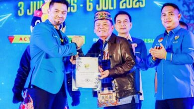 Gubernur Kalteng, H. Agustiar Sabran menerima penghargaan dari KNPI sebagai Pemimpin Pembangunan Ketahanan Pangan Daerah