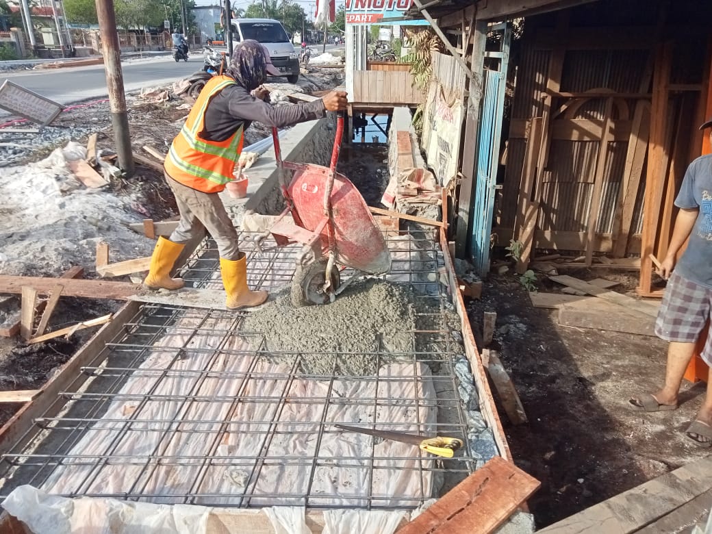 Dinas PUPR Kota Palangka Raya tengah mempercepat pengerjaan jalan dan drainase