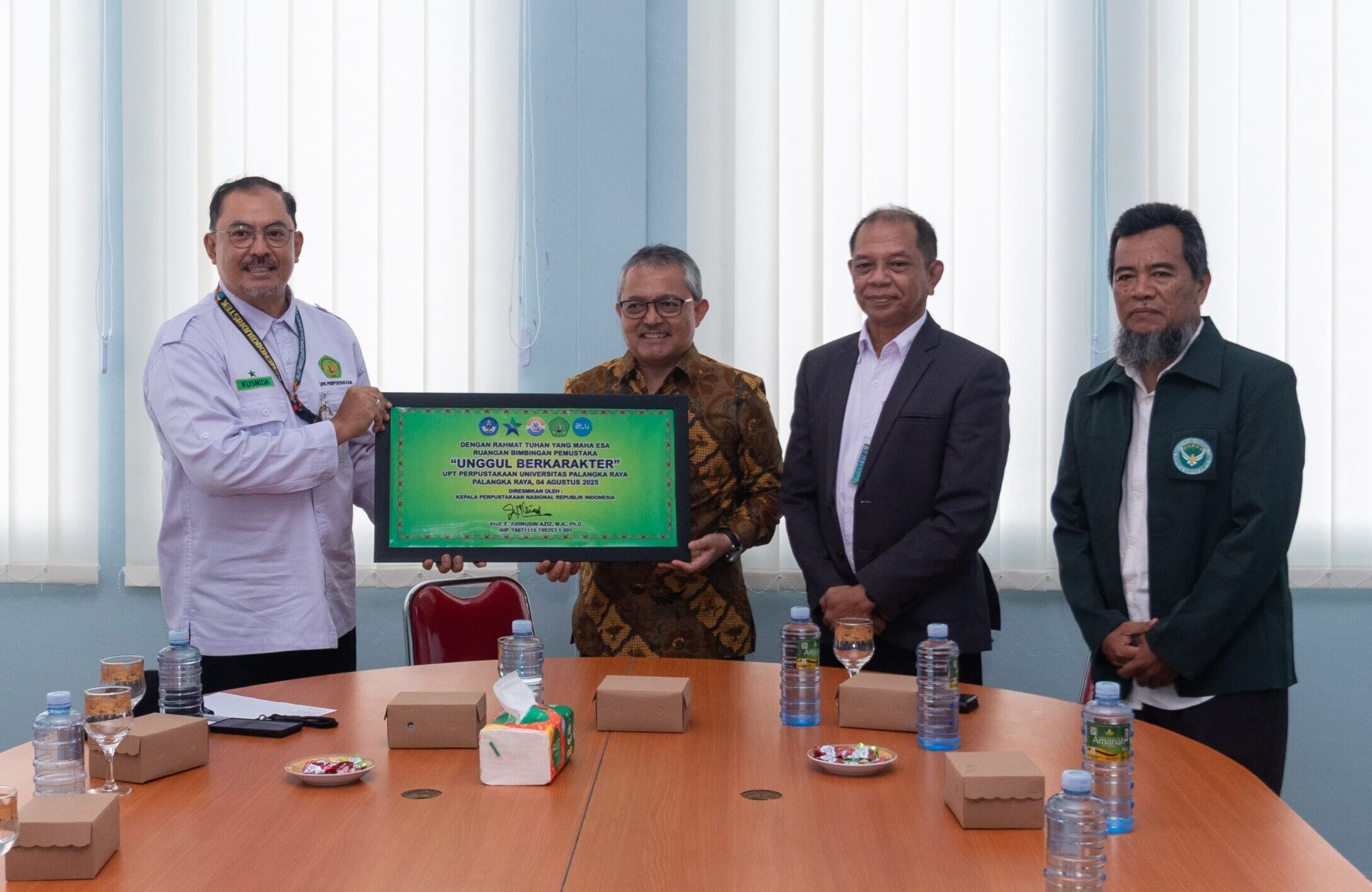 Kepala Perpusnas RI Tinjau Lokasi KKN Tematik Literasi di Kalteng dan Resmikan Ruang Bimbingan Pemustaka UPR