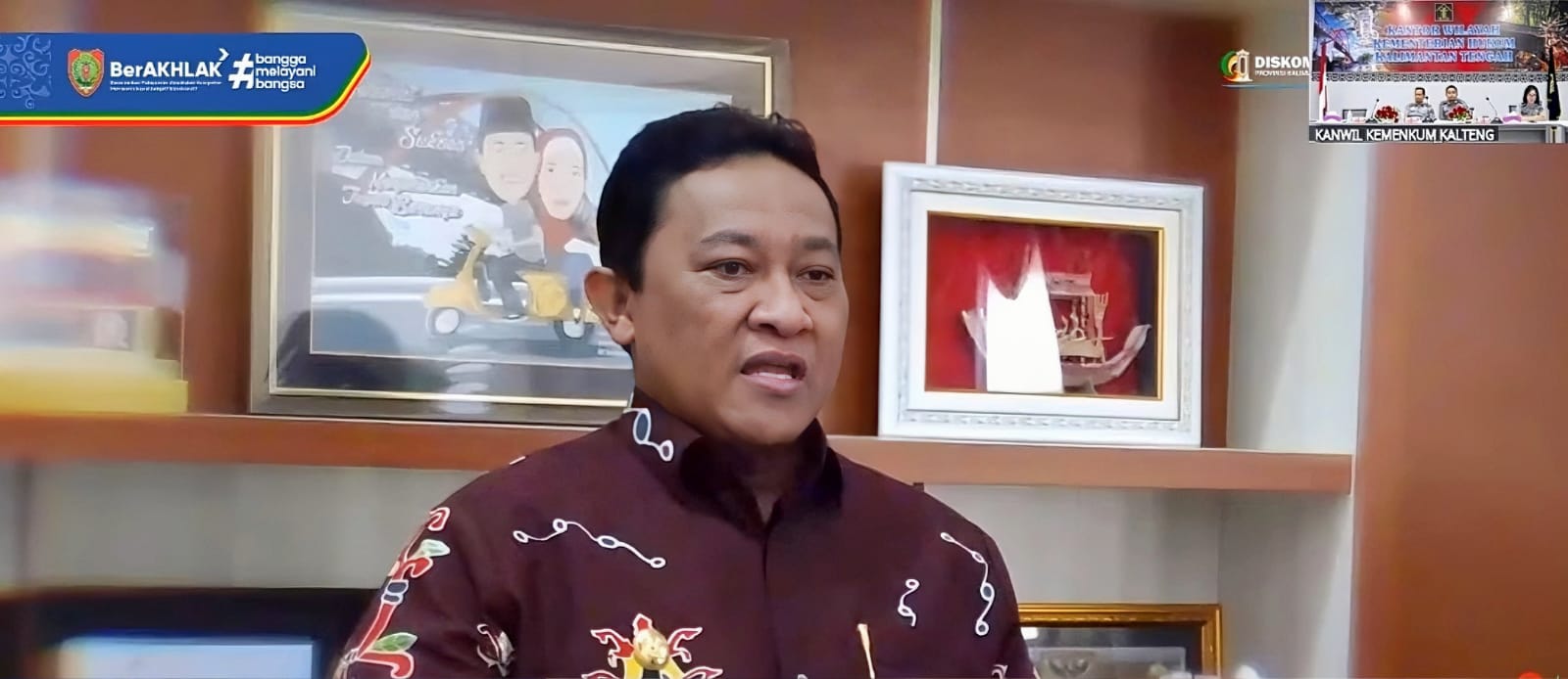 Wagub Kalteng, H. Edy Pratowo saat memimpin Webinar Percepatan Pembentukan Posbankum Desa/Kelurahan melalui Zoom Meeting