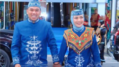 Kepala Dinas Perkebunan Kalteng, H. Rizki Ramadhana Badjuri beserta istri