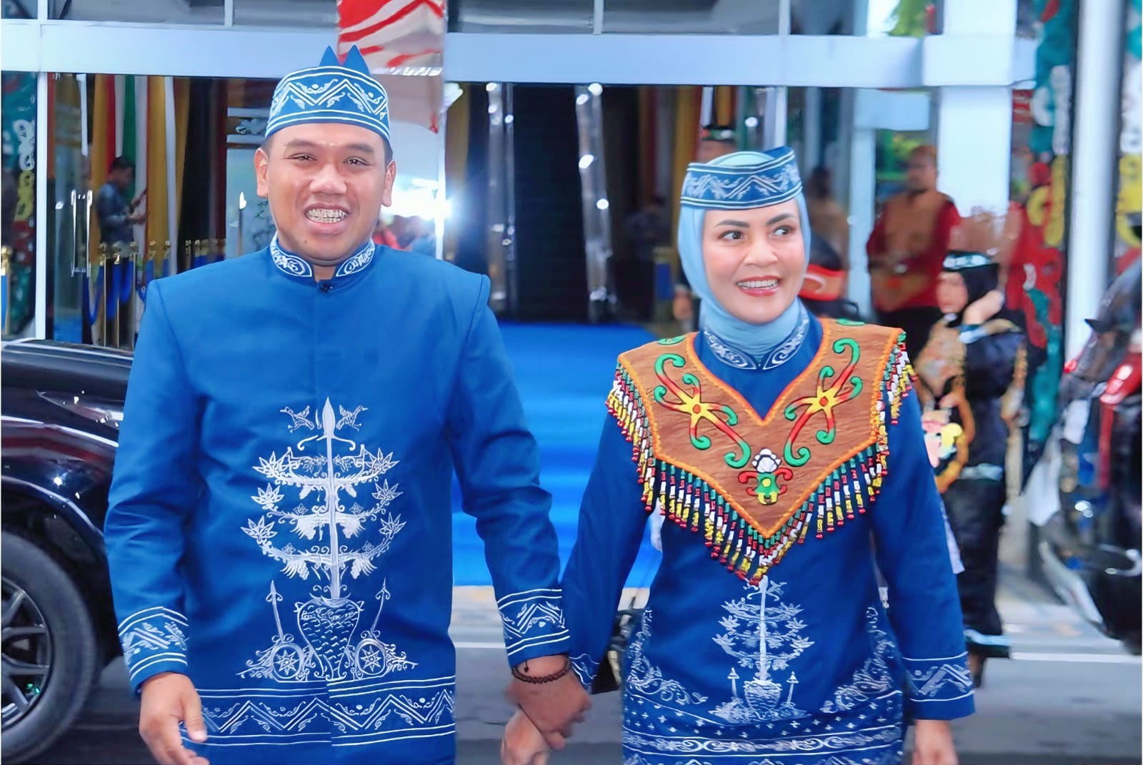 Kepala Dinas Perkebunan Kalteng, H. Rizki Ramadhana Badjuri beserta istri