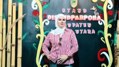 Wakil Ketua Komisi II DPRD Barito Utara, Hj. Sri Neni Trianawati saat berkunjung ke acara Batara Expo 2025